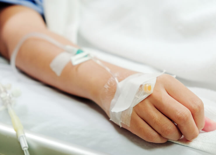 пациент под капельницей